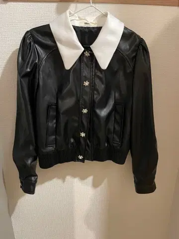 Bibiy. 가죽 자켓