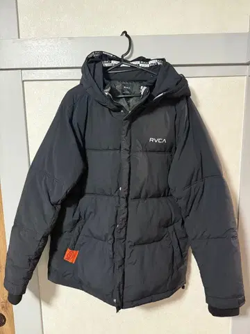 RVCA 블랙 다운 자켓