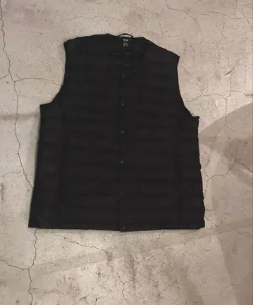 유니클로 울트라 라이트 다운 베스트 사이즈 XL