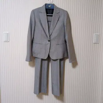 그레이 스트라이프 비즈니스 정장 세트