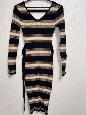 LIP SERVICE 리브 니트 원피스 보더 V넥