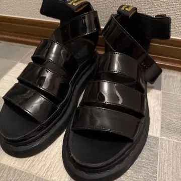 닥터마틴 에나멜 샌들 CLARISSA II