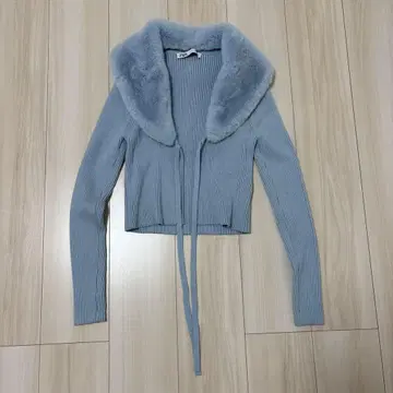 ZARA 자라의 라이트 블루 퍼 트리밍 가디건