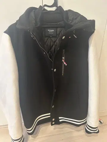 BEAMS 후드 부착 바시티 자켓 블랙/화이트