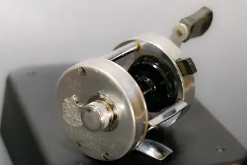 재고 한정 아부 앰버서더 2500C 실버 베이트 낚시릴 Abu