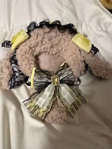 옷 갈아입기 의류 베이지 레이스 리본