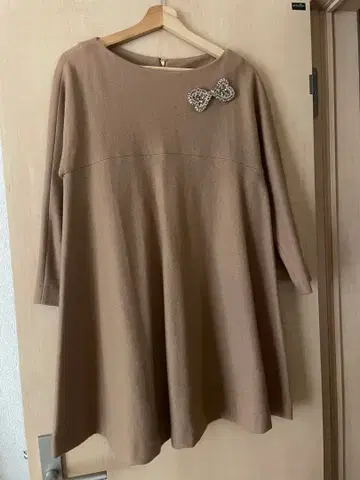 베이지 A라인 원피스 긴팔