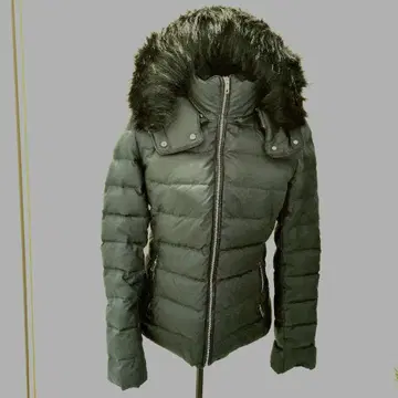 ZARA 퍼 달린 모스그린 다운 자켓