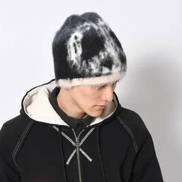 FAF/Fake As Flowers WORLD PEACE BEANIE