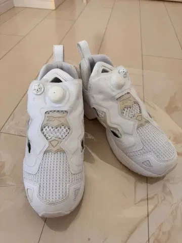 Reebok 펌프 퓨리 화이트 스니커즈 24cm