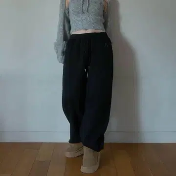 ANDMARY 마리 Heart hip sweat pants black