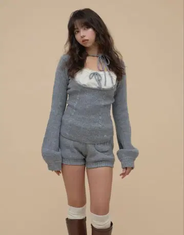 andmary Raven gather set up gray