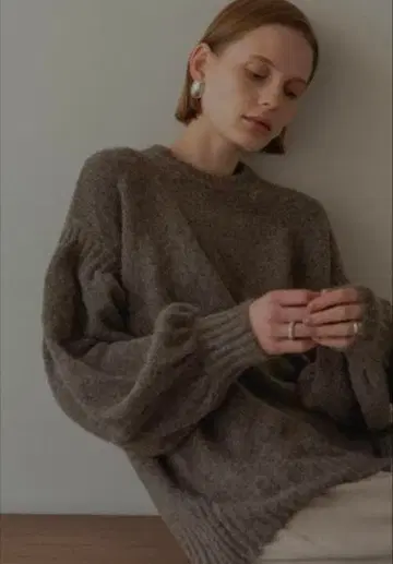 [ MANOF ] 마노프 ARM SHAPE KNIT TOPS