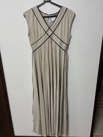 LILY BROWN 슬리브리스 플리츠 원피스, 프리 사이즈