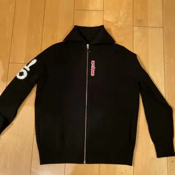 아르키비오 블랙 니트 스웨터