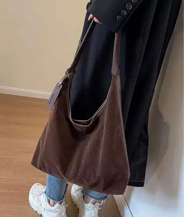 스웨이드 하프 디자인 숄더 백