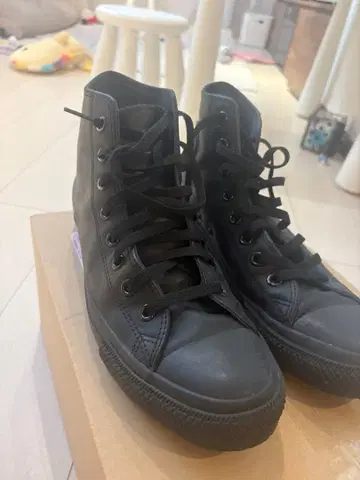 컨버스 블랙 하이컷 스니커즈