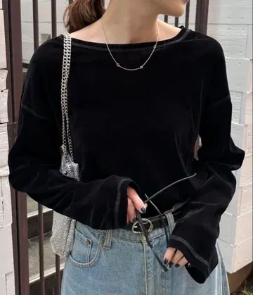 사이드 슬릿 시어 플로키 벨로아 느낌 상의 [ 블랙 ]