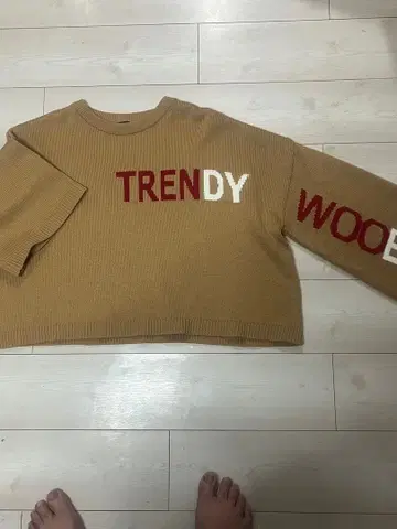 트렌드y WOOBI 자수 크롭 니트