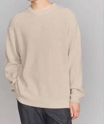 BEAUTY&YOUTH 크리스프 아제 형태 크루넥 니트