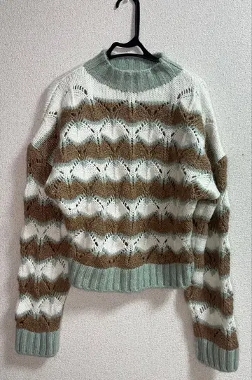 레이스 짜임 크롭 니트 스웨터