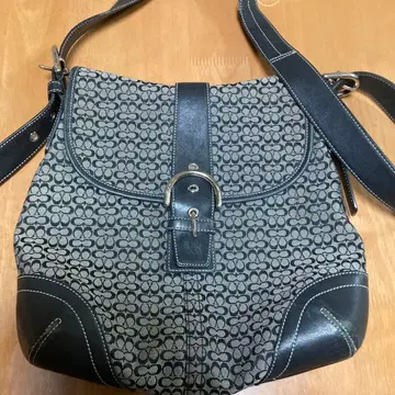 모노그램 패턴 숄더백