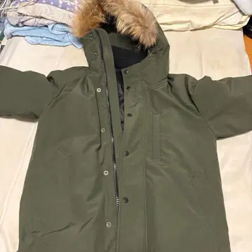 올리브 그린 다운 자켓 퍼 포함