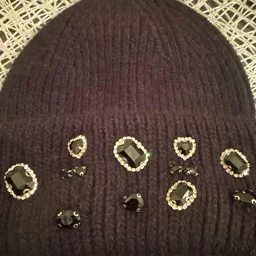 거의 새상품! 비쥬 장식 블랙 니트 모자