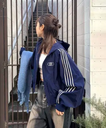 후즈후갤러리 네이비 후드 부착 점퍼