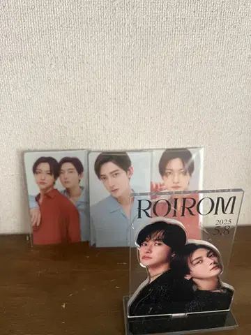 ROiROM 아크릴 스탠드와 사진 세트