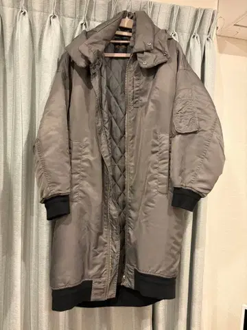 후드 부착 그레이 롱 모즈 코트