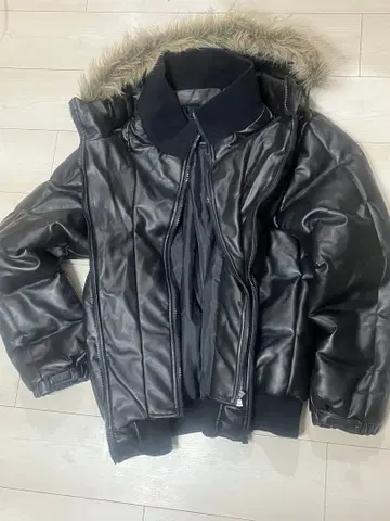 블랙 합성 피혁 다운 자켓