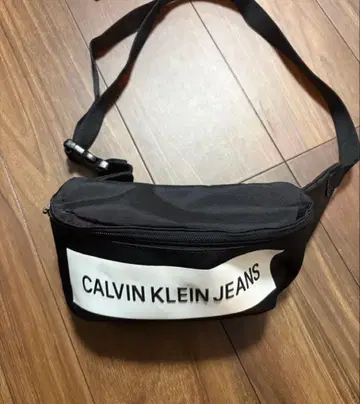 캘빈클라인 바디 백