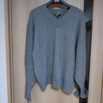 [ INDIVI ] 그레이 V넥 니트 스웨터