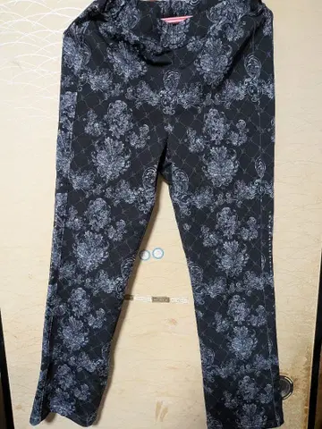 발렌자 꽃무늬 스톤 장식 캐주얼 팬츠 40