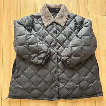 보아 카라 부착 블랙 퀼팅 자켓