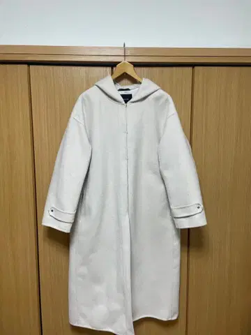 Simplicite 화이트 후드 부착 롱 코트