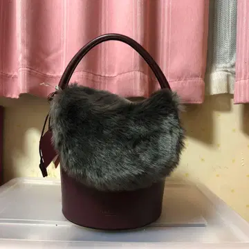 PelletteriaVeneta 퍼 달린 버건디 버킷 백