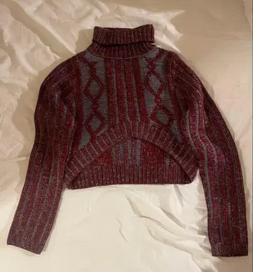 MUSUBORE 크롭 터틀 니트 케이블 니트