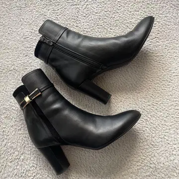 다이애나 블랙 가죽 부티 24.0
