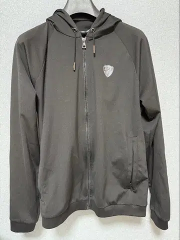 EA7 Emporio Armani 블랙 후드티