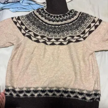 노르딕 무늬 하이넥 스웨터