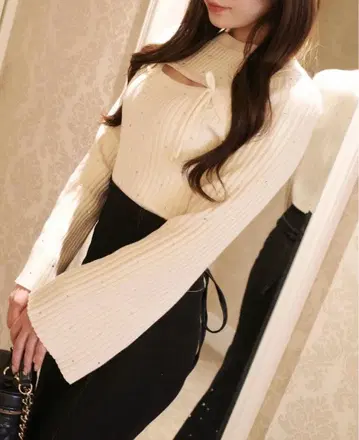 POMME d'amour 큐빅 플레어 슬리브 니트 아이보리