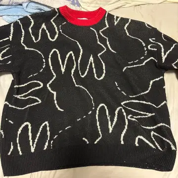 토끼 패턴 니트 스웨터 블랙/빨간색