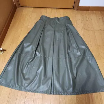 히로코코시노 올리브색 플레어 스커트 합성 피혁