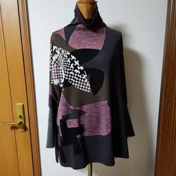 히로코코시노, 트렁크의 기하학 패턴 터틀넥 튜닉