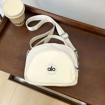 ALO 핸드백 화이트