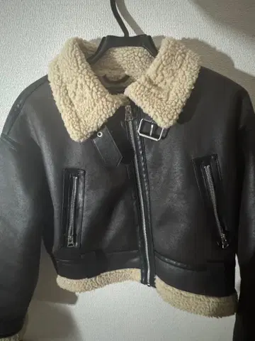 ZARA 숏 기장 가죽 자켓