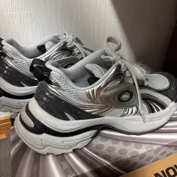 올드 오더 실버 스니커즈