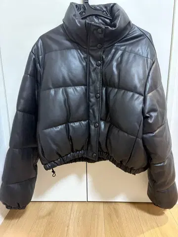 ZARA 인조 가죽 숏 기장 다운 자켓